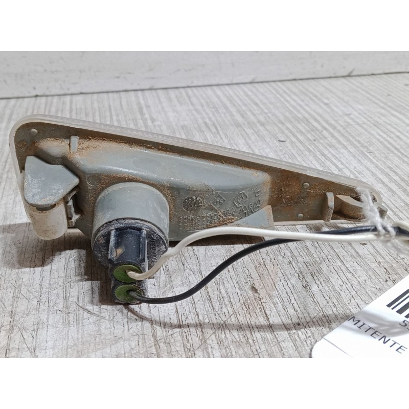 Recambio de intermitente lateral derecho para dacia sandero 1.4 (bs0c, bs0a, bs0g, bs1f, bs0e) referencia OEM IAM   