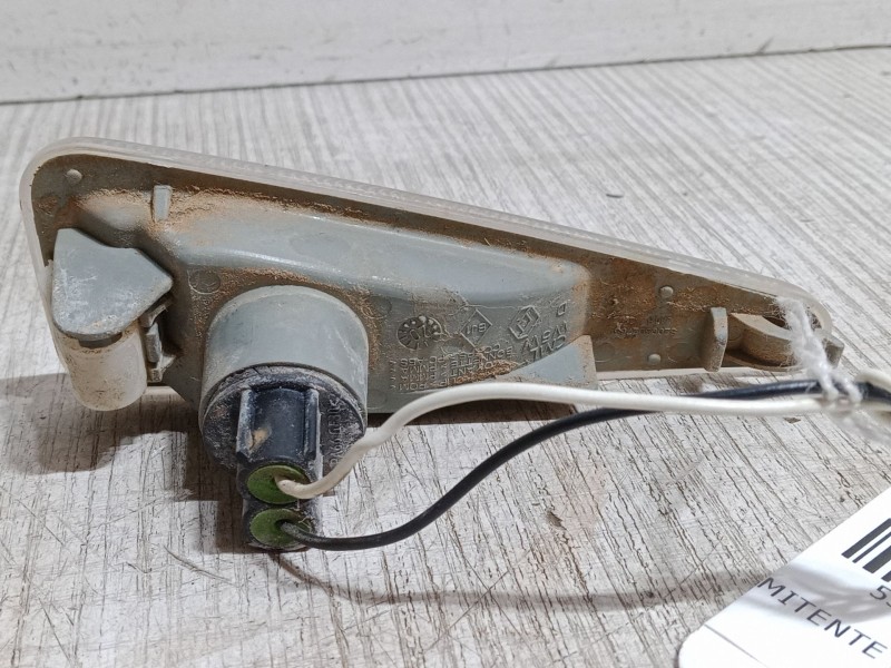 Recambio de intermitente lateral derecho para dacia sandero 1.4 (bs0c, bs0a, bs0g, bs1f, bs0e) referencia OEM IAM   