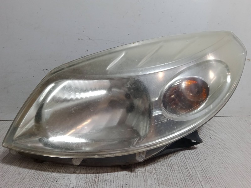 Recambio de faro izquierdo para dacia sandero 1.4 (bs0c, bs0a, bs0g, bs1f, bs0e) referencia OEM IAM 8200733878  