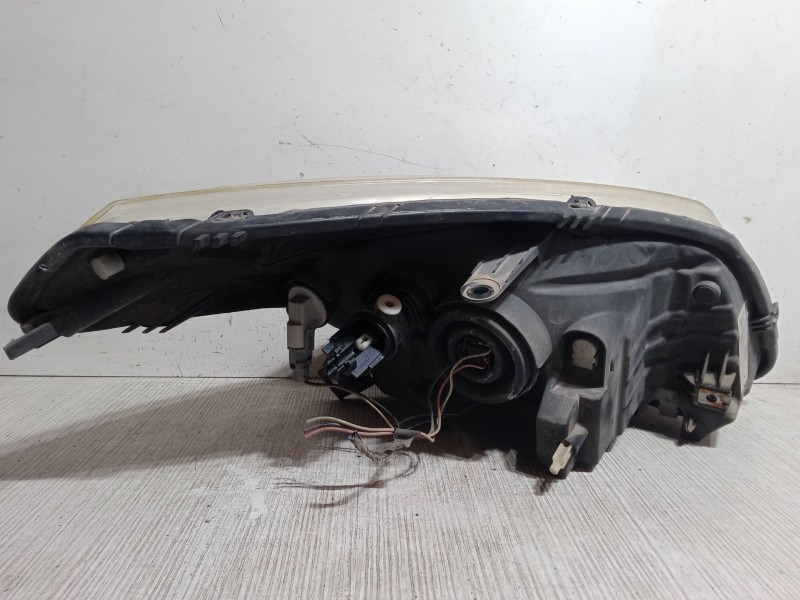Recambio de faro izquierdo para dacia sandero 1.4 (bs0c, bs0a, bs0g, bs1f, bs0e) referencia OEM IAM 8200733878  