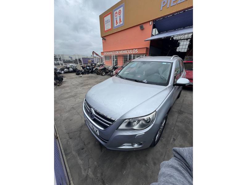 VOLKSWAGEN TIGUAN (5N_)