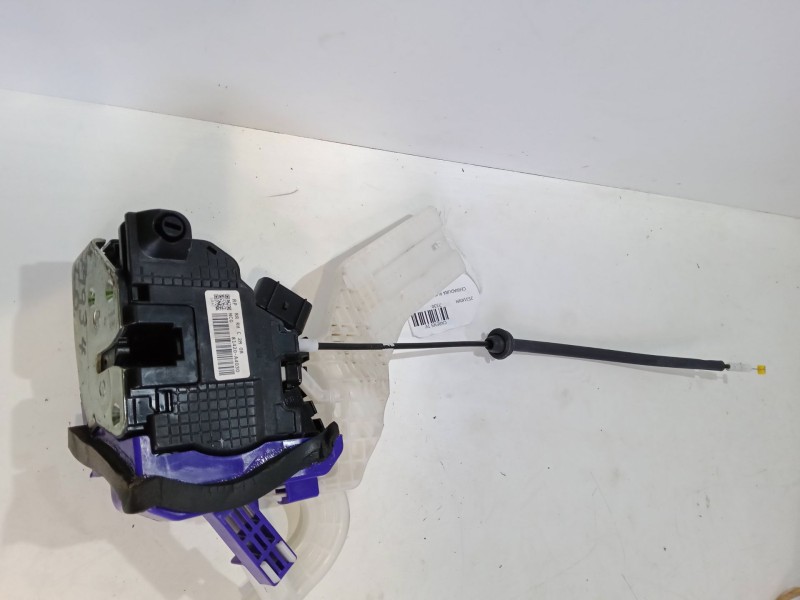 Recambio de cerradura puerta trasera derecha para kia carens iv 1.6 gdi referencia OEM IAM 81420-A4030  