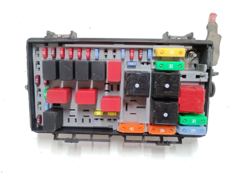 Recambio de caja reles / fusibles para fiat grande punto van (199_) 1.4 (199cxb1a, 199dxb1a) referencia OEM IAM 51736451BZ  