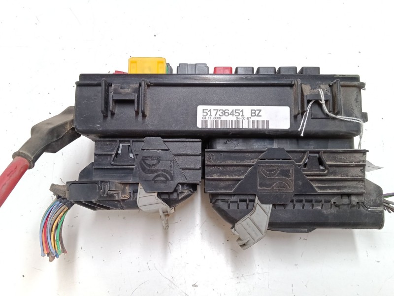 Recambio de caja reles / fusibles para fiat grande punto van (199_) 1.4 (199cxb1a, 199dxb1a) referencia OEM IAM 51736451BZ  