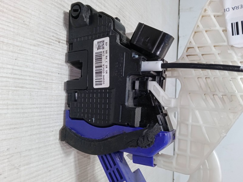 Recambio de cerradura puerta trasera derecha para kia carens iv 1.6 gdi referencia OEM IAM 81420-A4030  