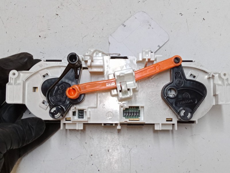 Recambio de mando climatizador para peugeot 2008 i (cu_) 1.2 vti referencia OEM IAM E1063071  