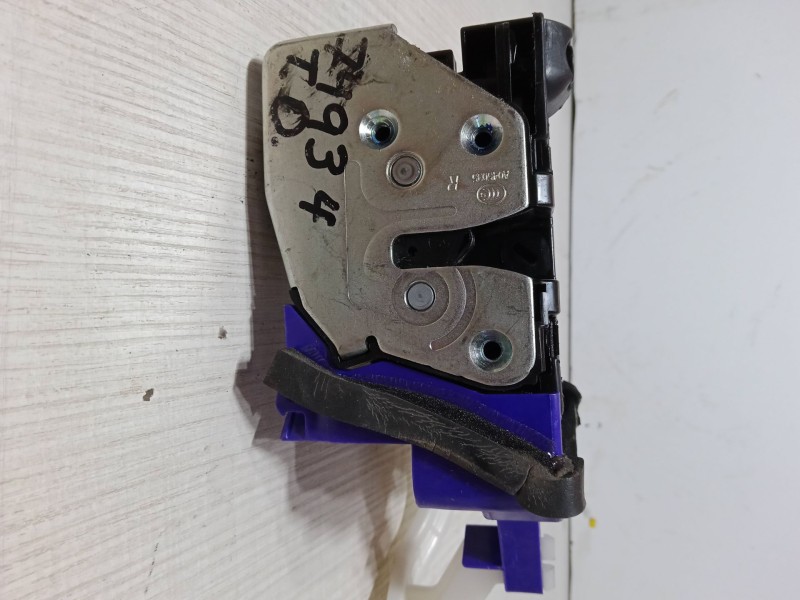 Recambio de cerradura puerta trasera derecha para kia carens iv 1.6 gdi referencia OEM IAM 81420-A4030  