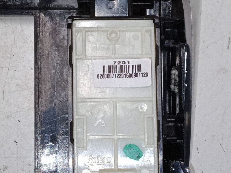 Recambio de radio pantalla para peugeot 2008 i (cu_) 1.2 vti referencia OEM IAM 9811066580  9812862880