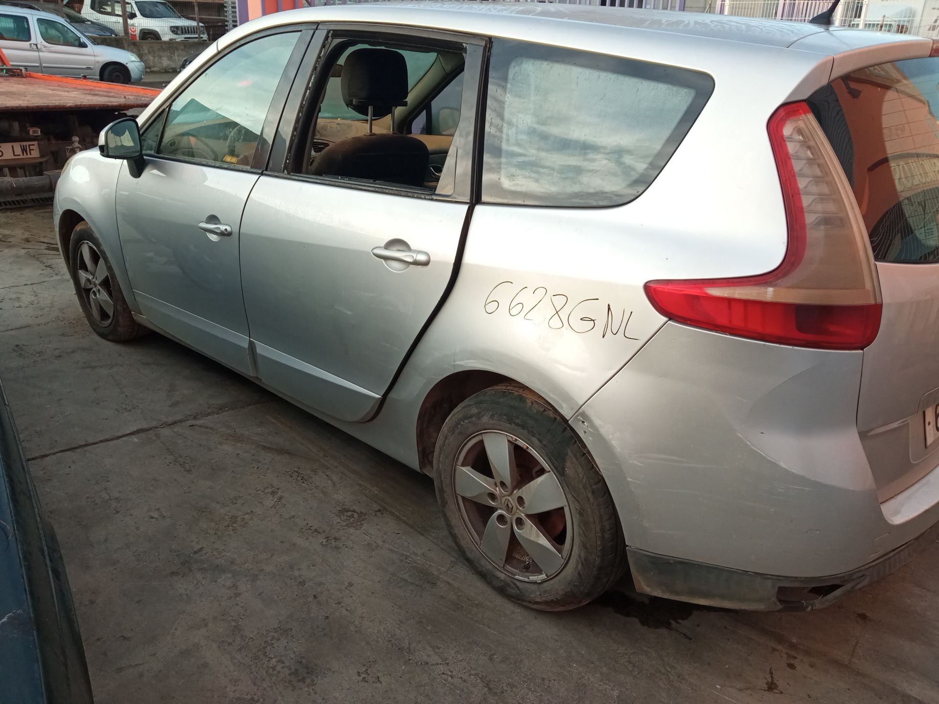 PORTE ARRIERE GAUCHE soldes / 61089 POUR RENAULT GRAND SCENIC III JZ0/1_ 1.5 DCI